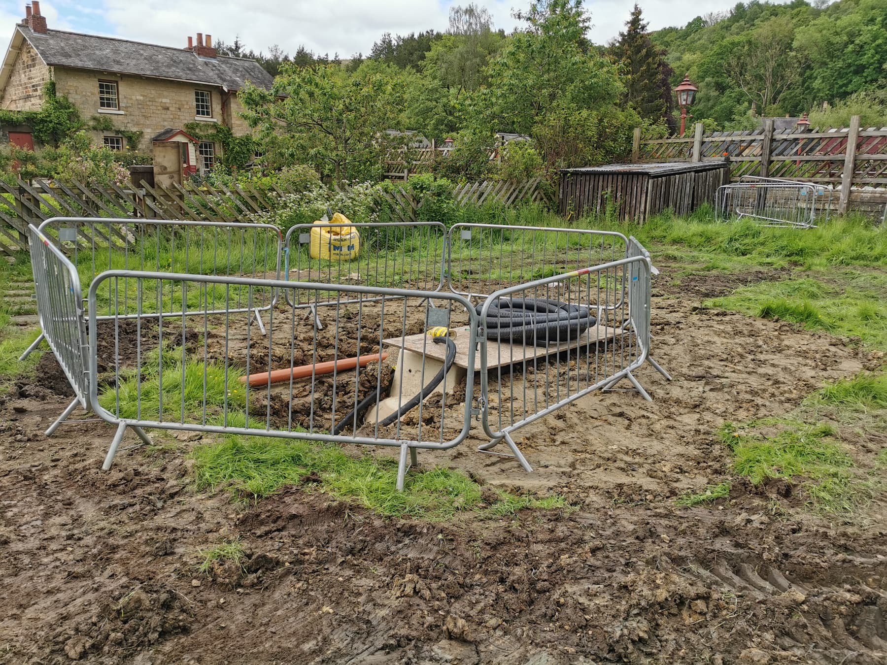 Ducting and service installation within a fenced excavation